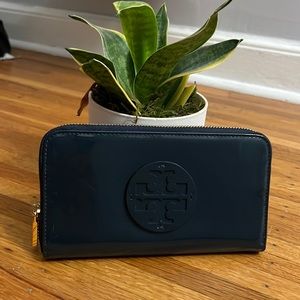 Hudson Bay Patent Stacked Continental Wallet